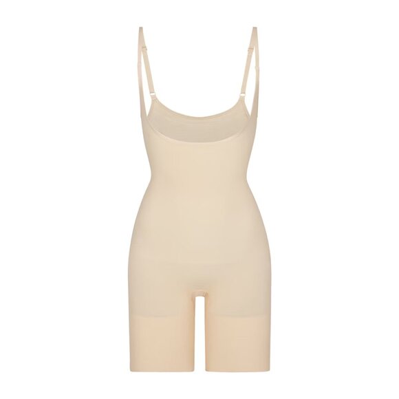 NWOT SKIMS Seamless Sculpt Butt Lifting Open Bust Bodysuit - M - Sand SOLD OUT - Picture 1 of 5